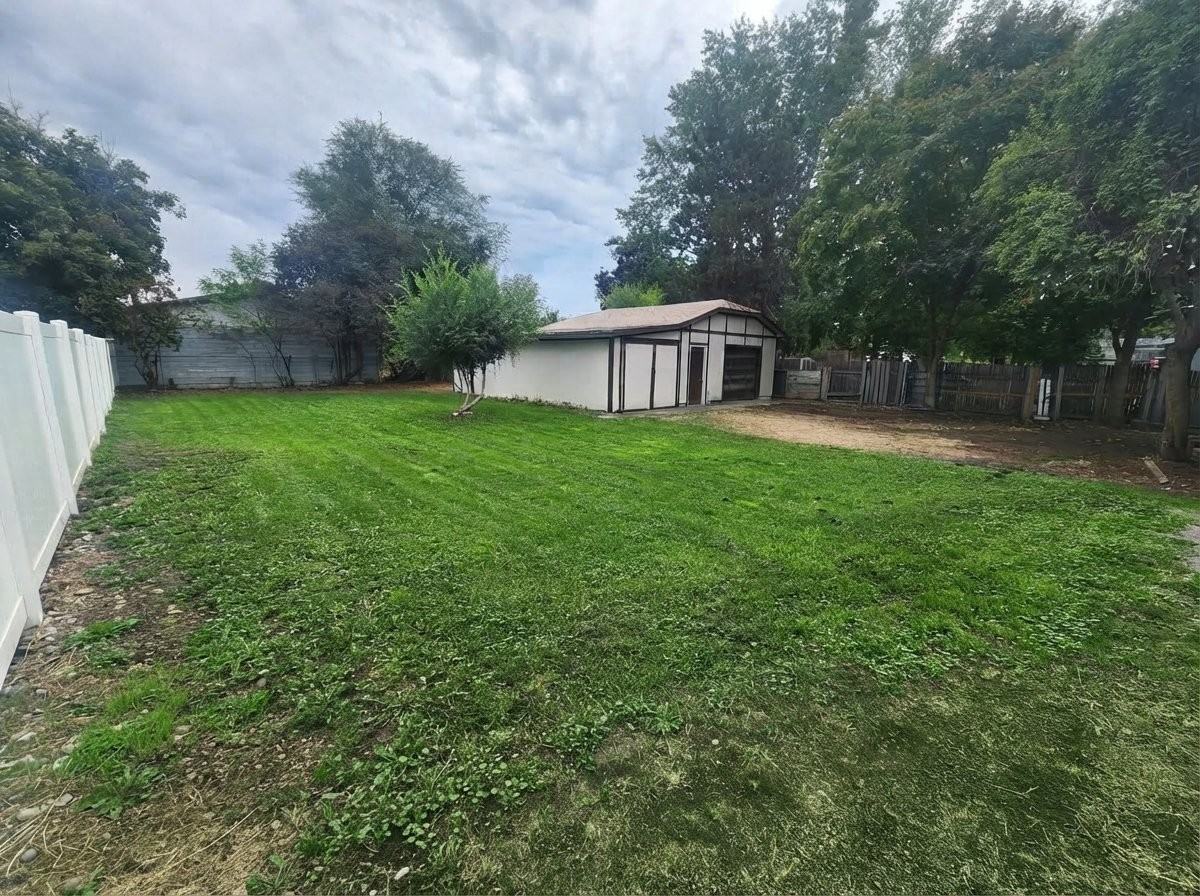 10924 E Fairview Ave - Photo 3 of 18