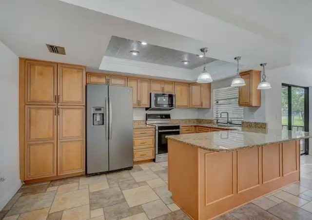 1029 Se 18th Pl - Photo 3 of 19