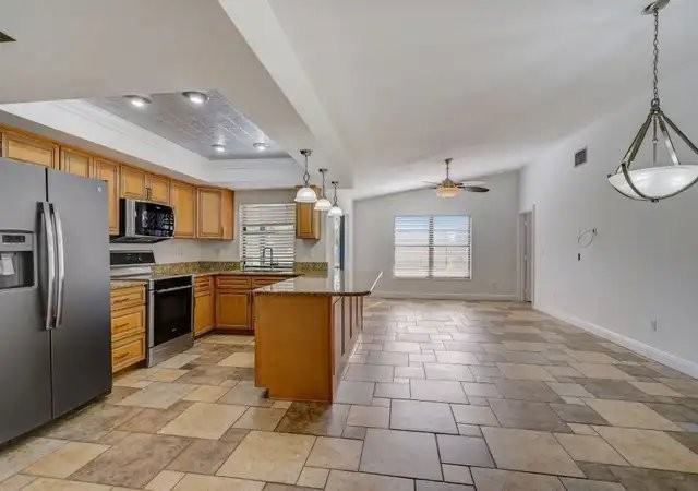 1029 Se 18th Pl - Photo 4 of 19