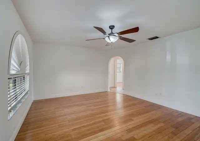 1029 Se 18th Pl - Photo 6 of 19