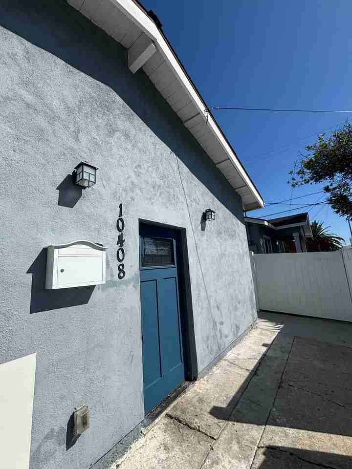 10408 Baring Cross St - Photo 3 of 12