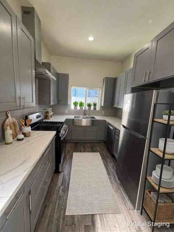 10408 Baring Cross St - Photo 4 of 12