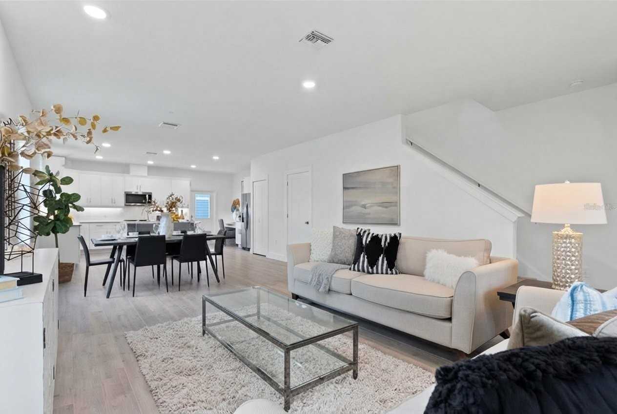 149 N Ring Ave - Photo 3 of 20