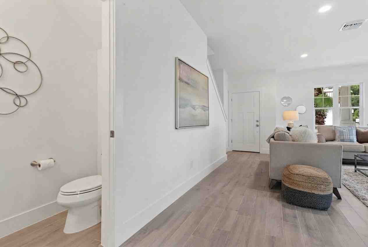 149 N Ring Ave - Photo 6 of 20