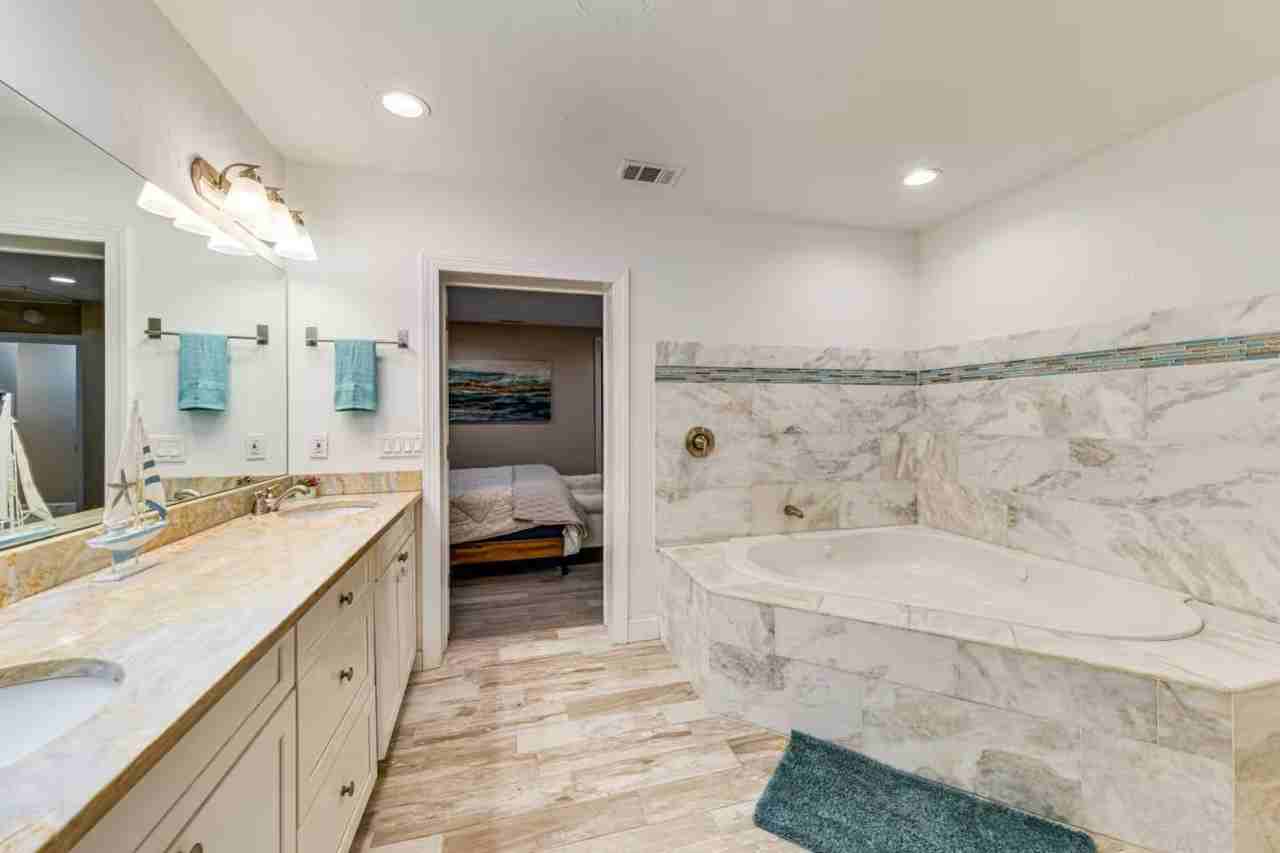 7525 2nd Ave W - Photo 3 of 20
