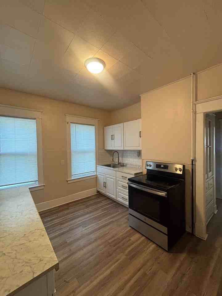 1287 Van Cortland St #1st - Photo 3 of 16
