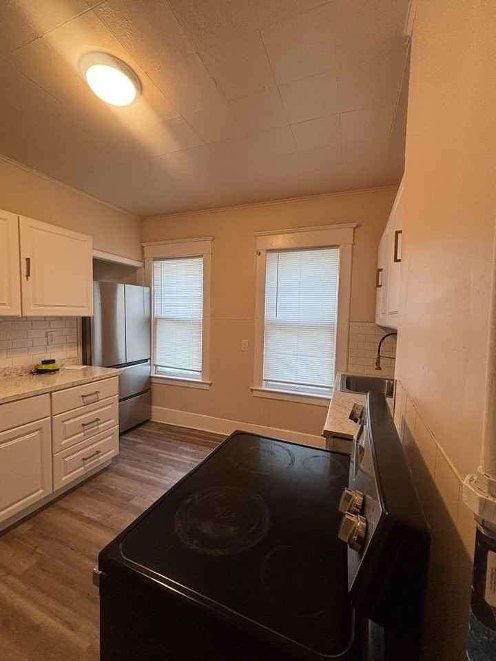 1287 Van Cortland St #1st - Photo 4 of 16
