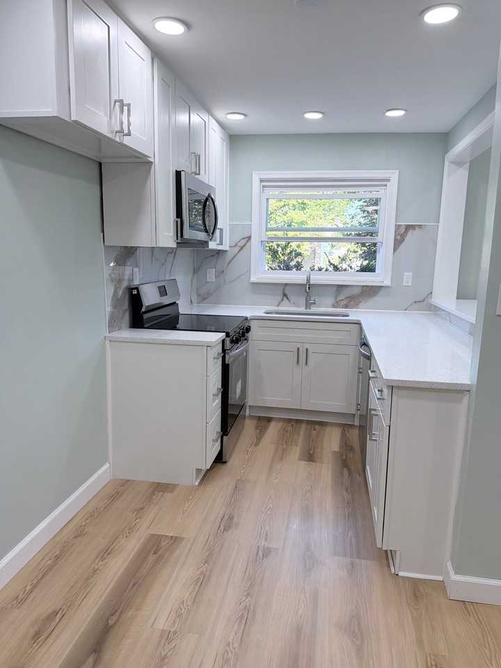 1527 Livingston St - Photo 2 of 20
