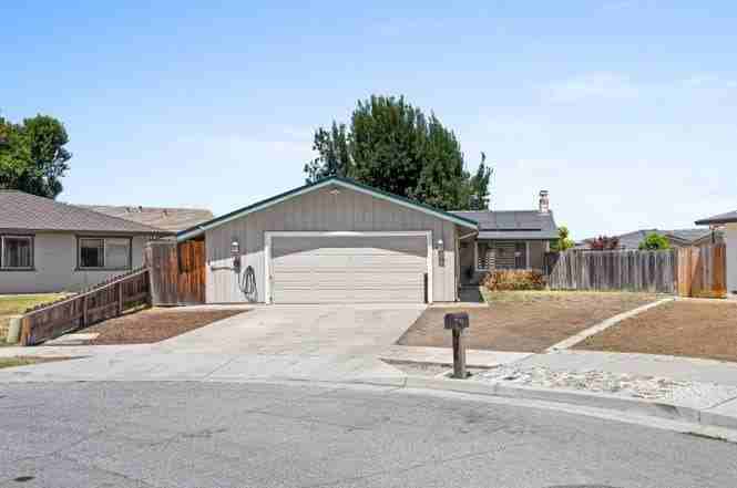 930 Apple Ct - Photo 2 of 20
