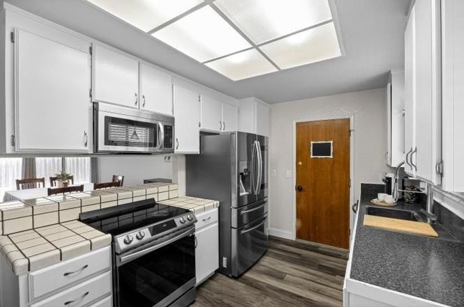 930 Apple Ct - Photo 4 of 20