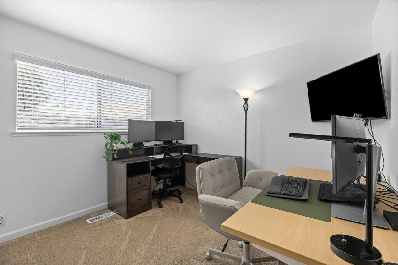 930 Apple Ct - Photo 5 of 20