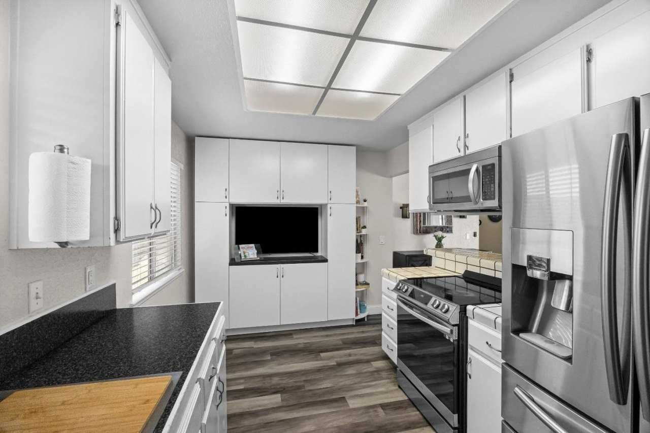 930 Apple Ct - Photo 7 of 20
