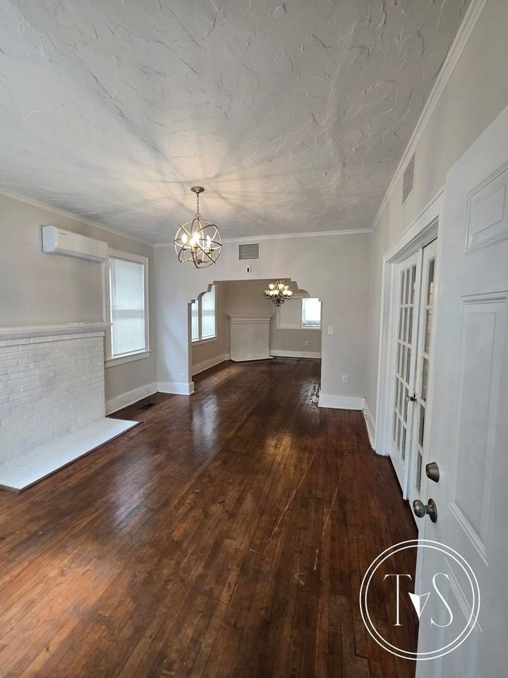 821 W 39th St - Photo 4 of 18