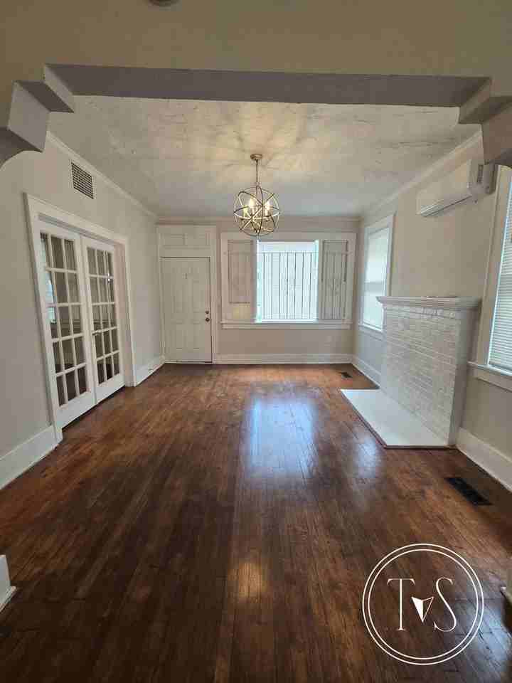 821 W 39th St - Photo 5 of 18