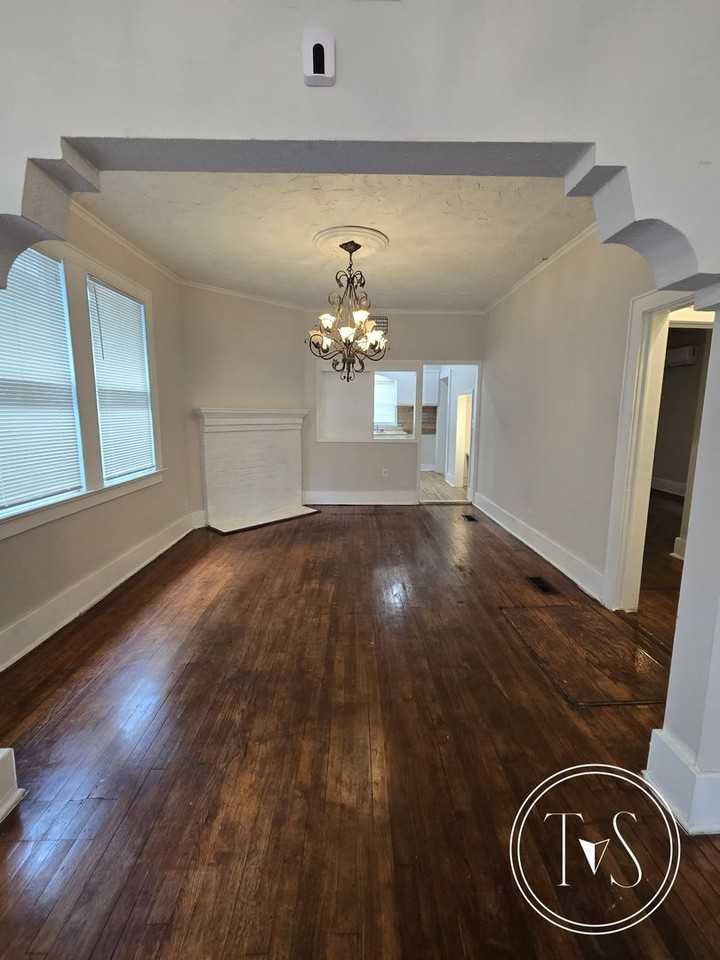 821 W 39th St - Photo 6 of 18