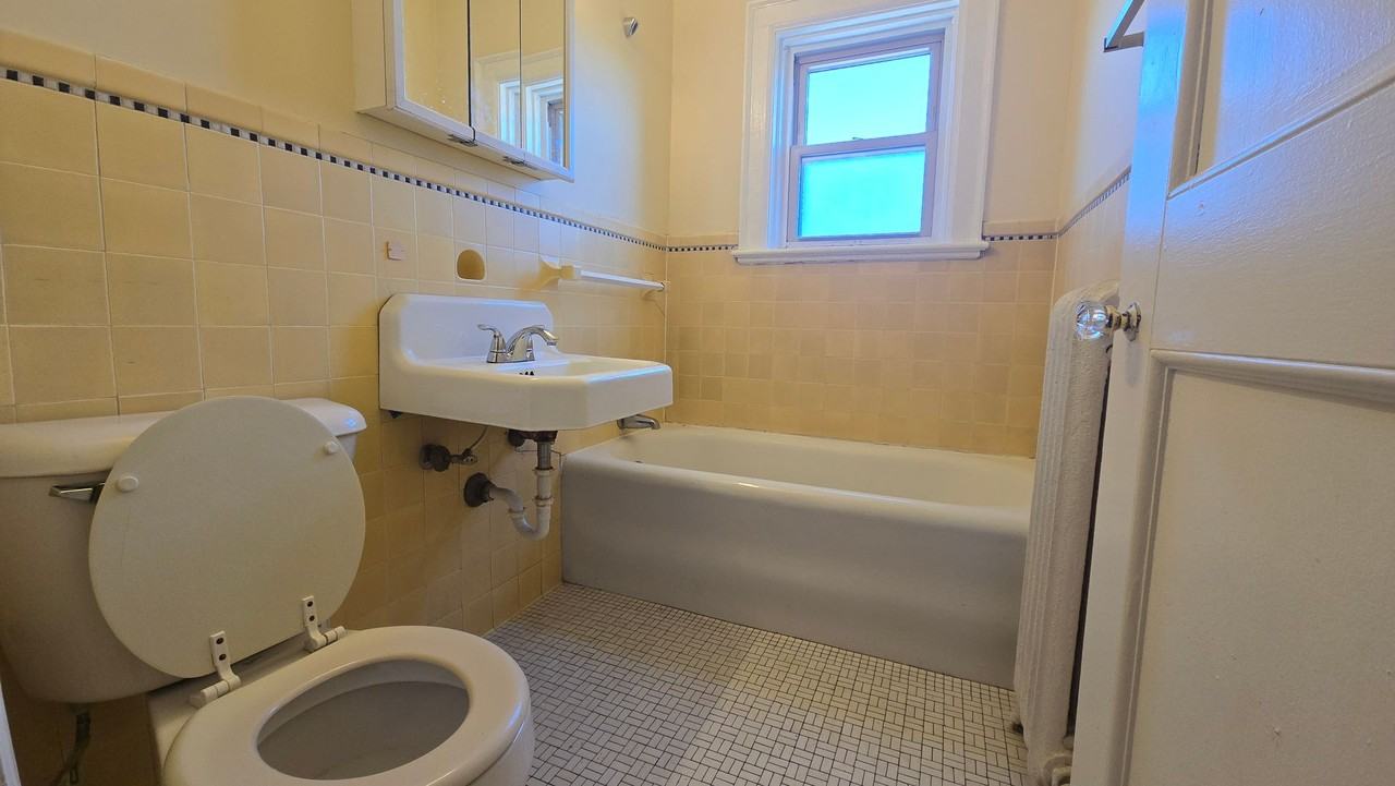 Whitestone Manor Apartments - Photo 7 of 17