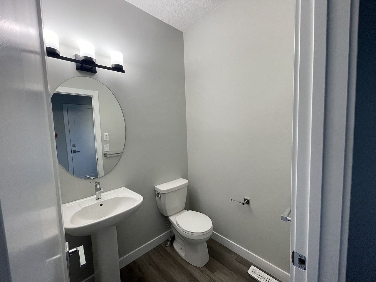 6520 106 St Nw - Photo 3 of 23