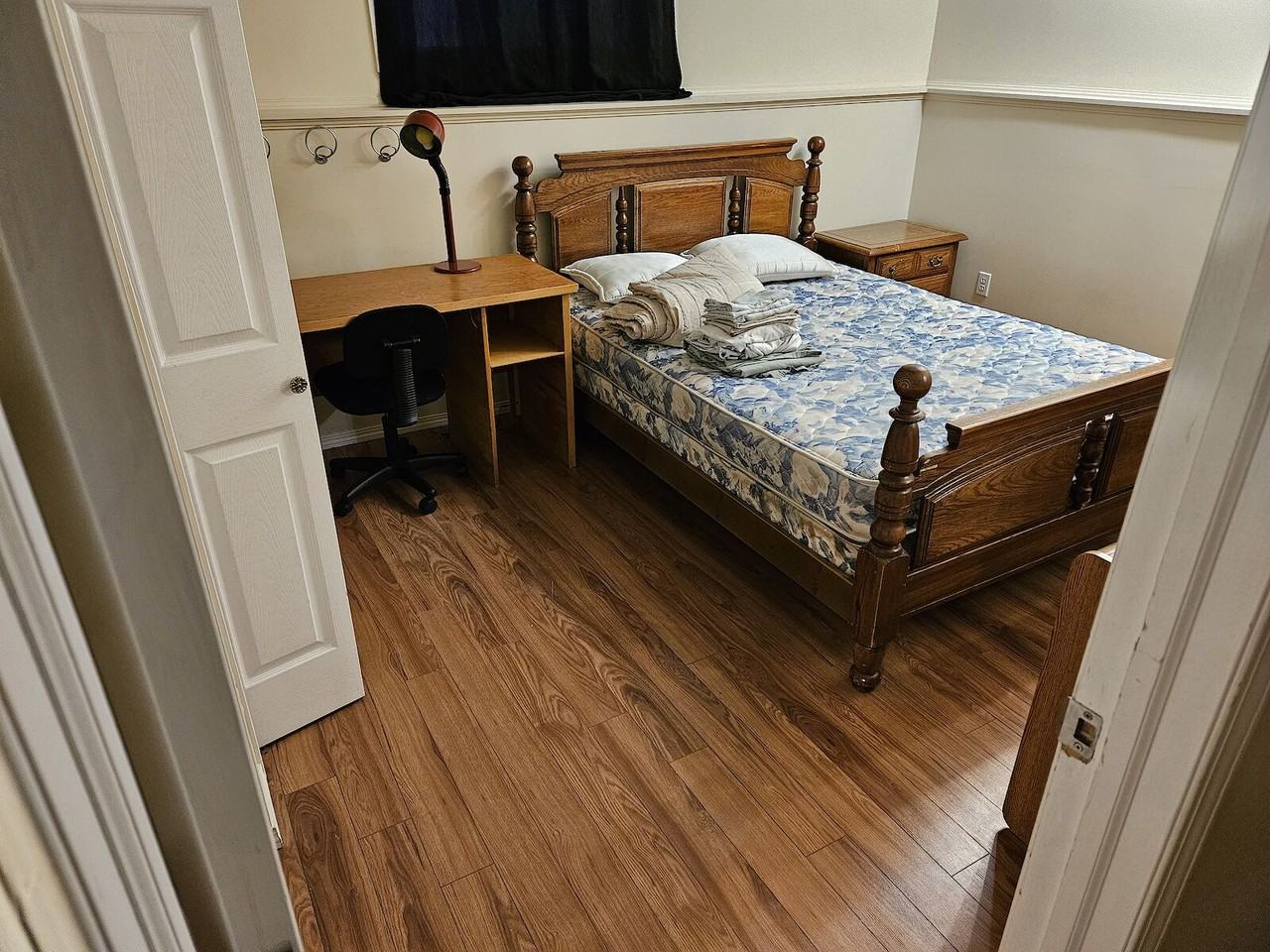 2048 43 St Nw - Photo 3 of 8