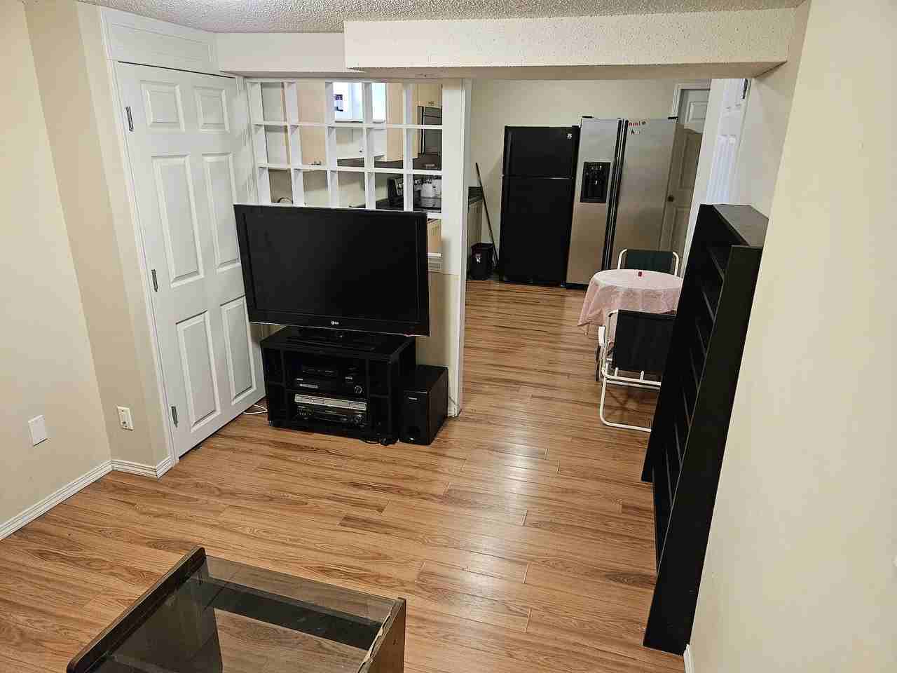 2048 43 St Nw - Photo 6 of 8