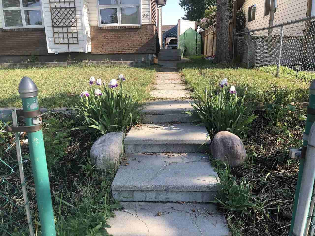 22 Whitman Close Ne - Photo 2 of 23
