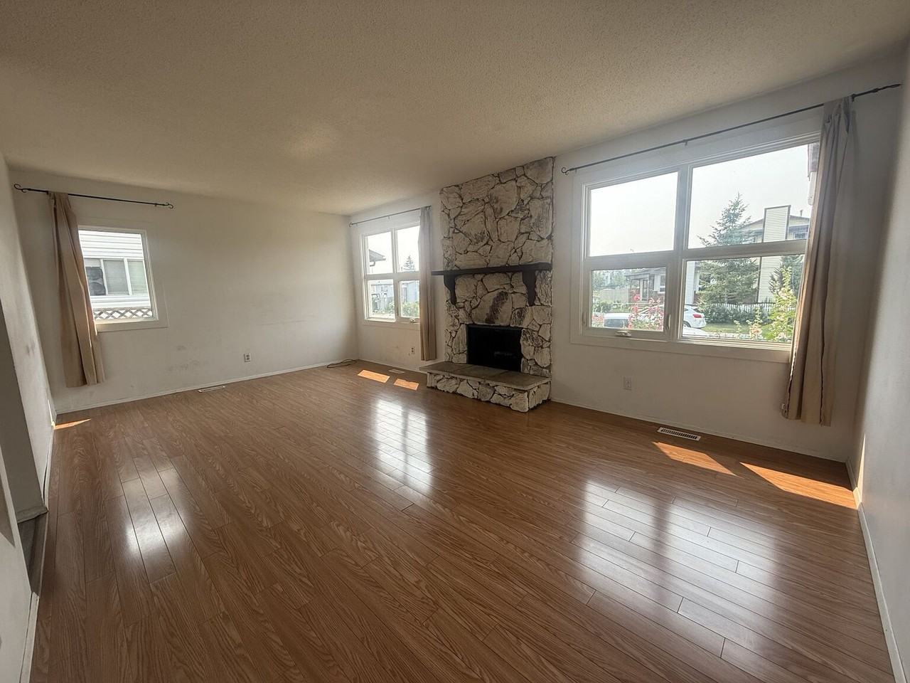 22 Whitman Close Ne - Photo 4 of 23