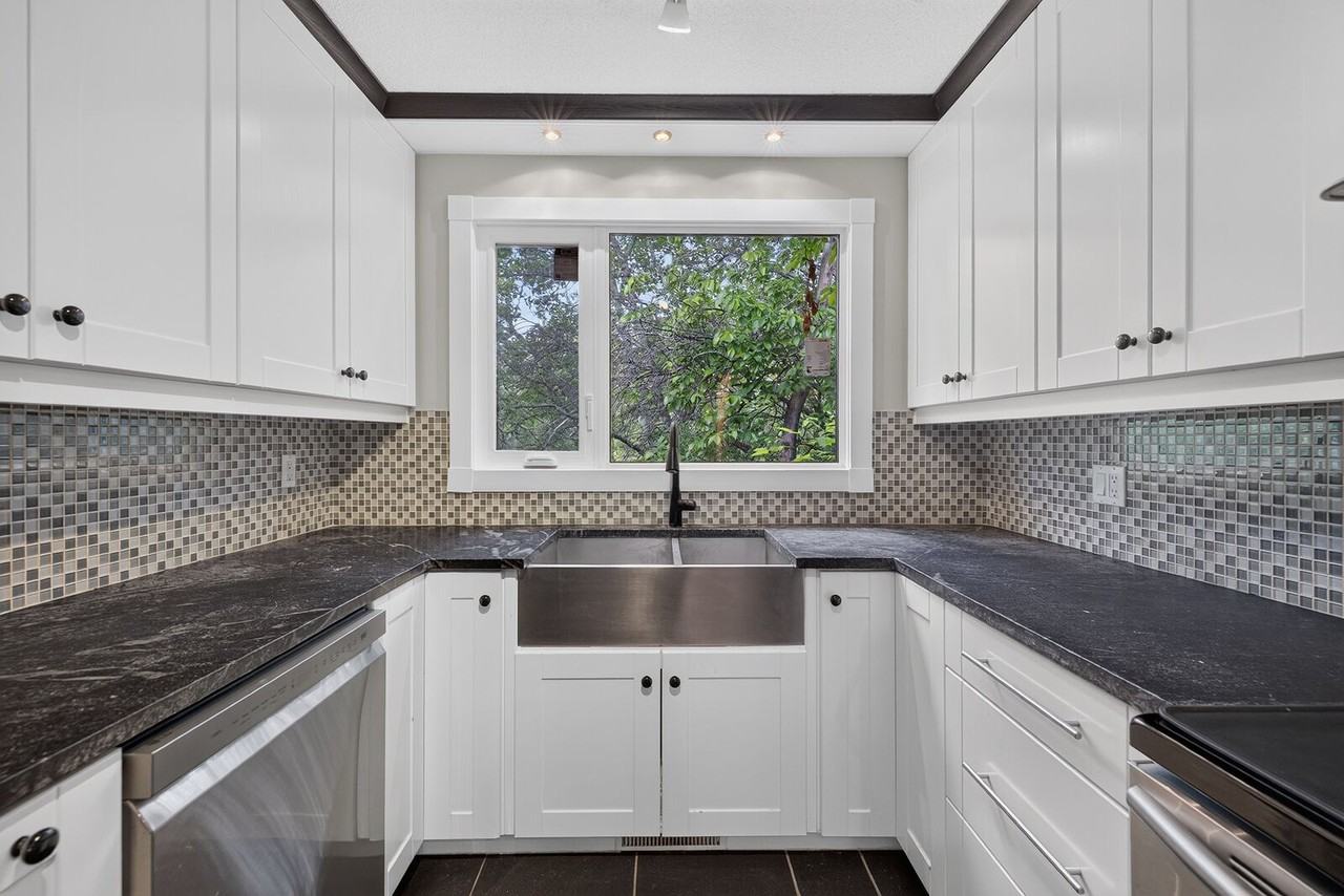 140 Greengrove Ave - Photo 7 of 50