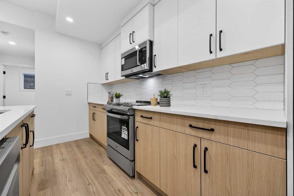 1011 18 Ave Nw - Photo 3 of 11