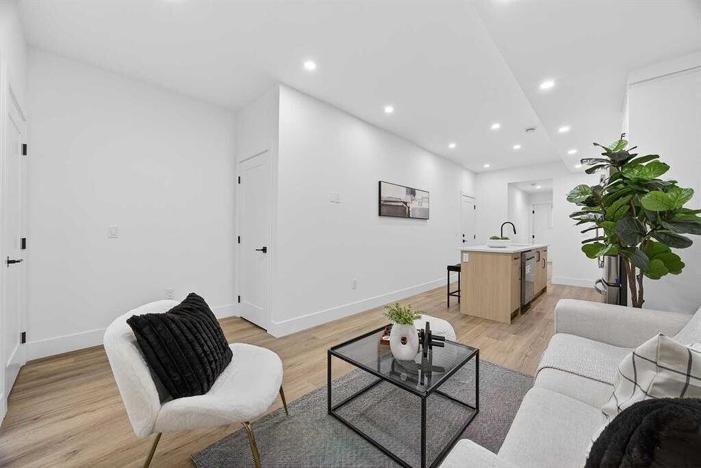 1011 18 Ave Nw - Photo 6 of 11