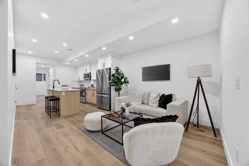 1011 18 Ave Nw - Photo 7 of 11