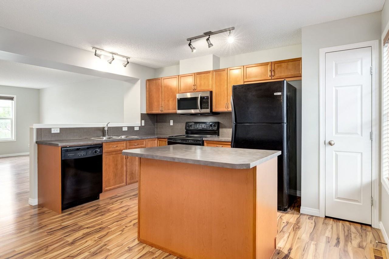 3294 New Brighton Gdns Se - Photo 5 of 18