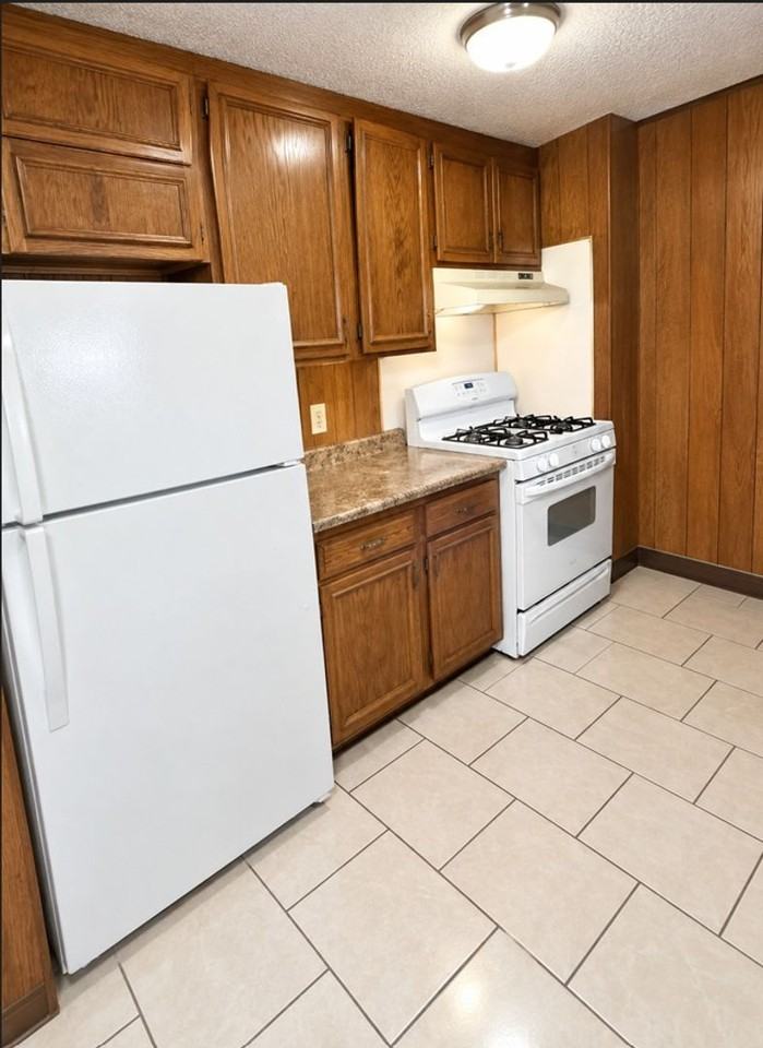 580 Campus St - Photo 3 of 10