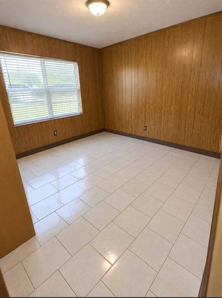 580 Campus St - Photo 5 of 10