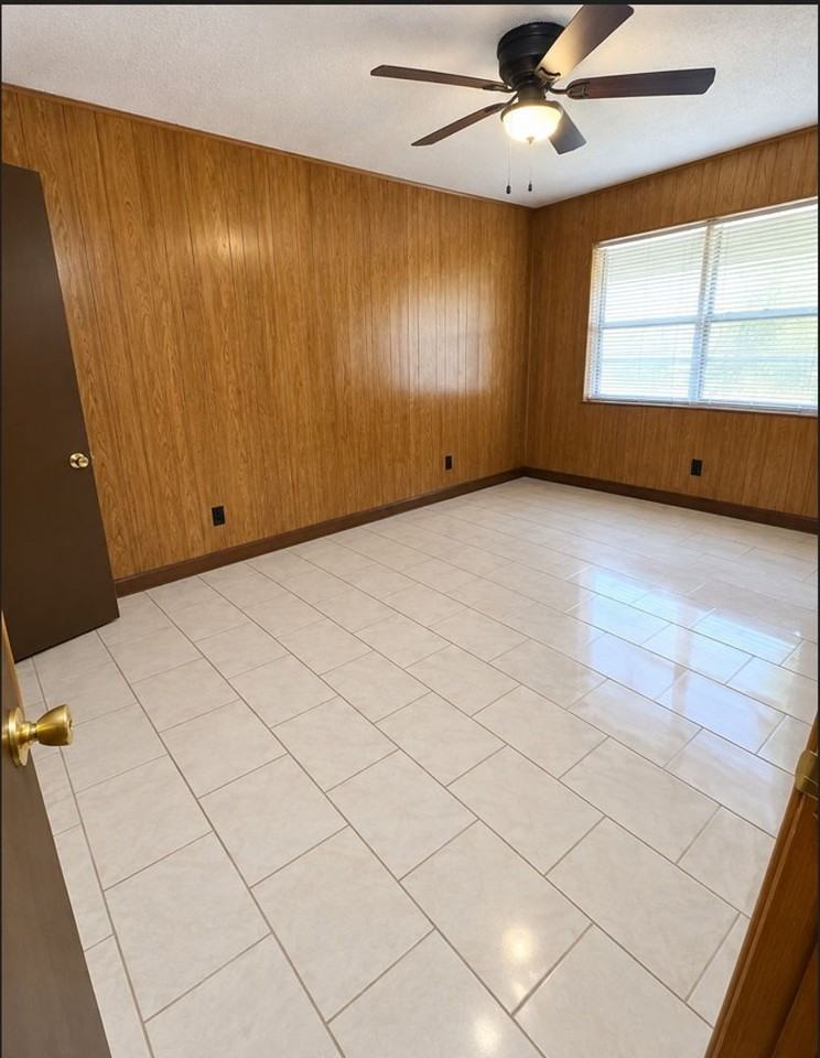 580 Campus St - Photo 6 of 10