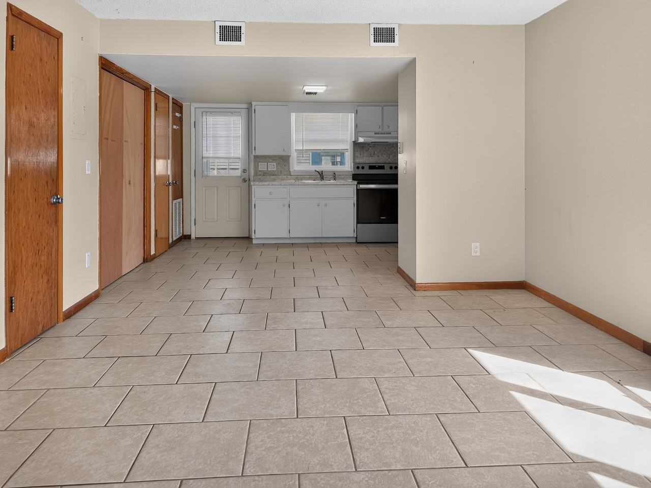 348 Tarpon Ave #1 - Photo 4 of 15