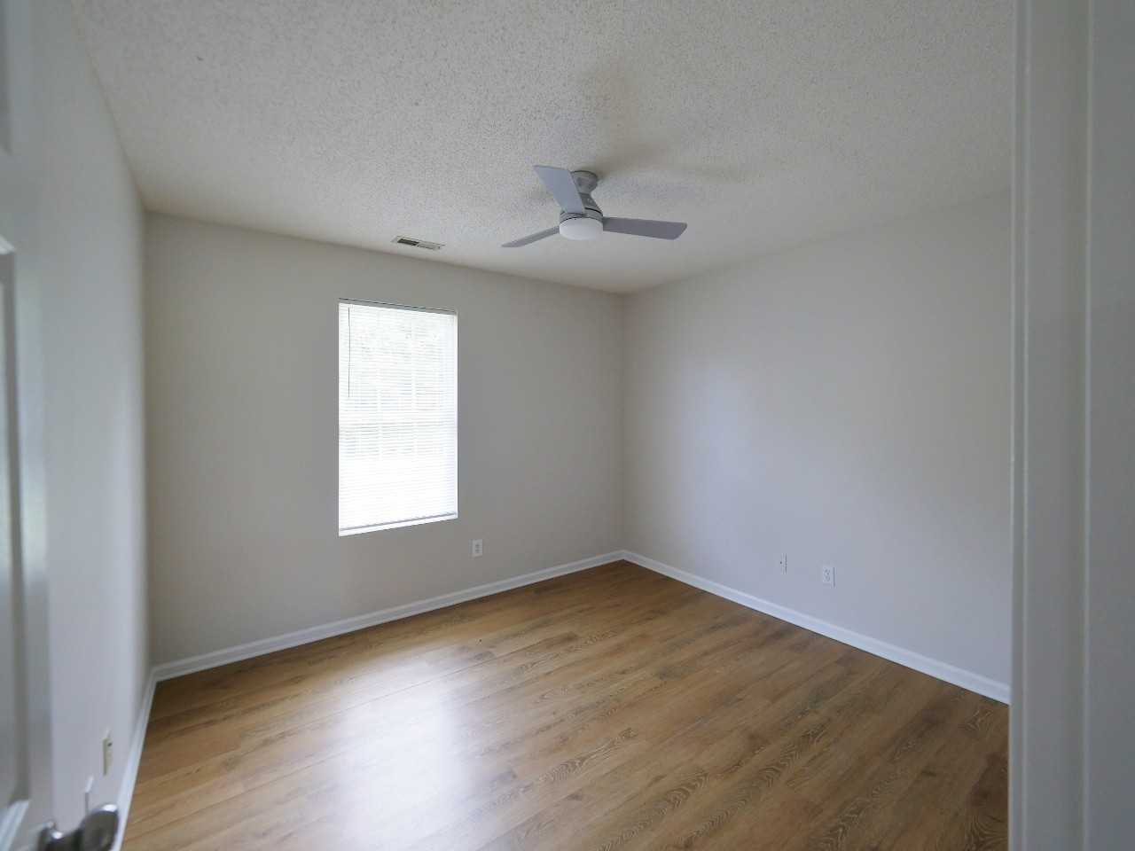 1484 Peregrine Dr #NA - Photo 6 of 7