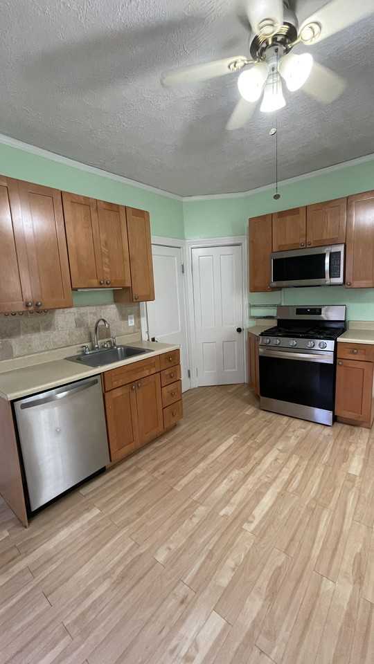 327 Elizabeth St #NA - Photo 7 of 18