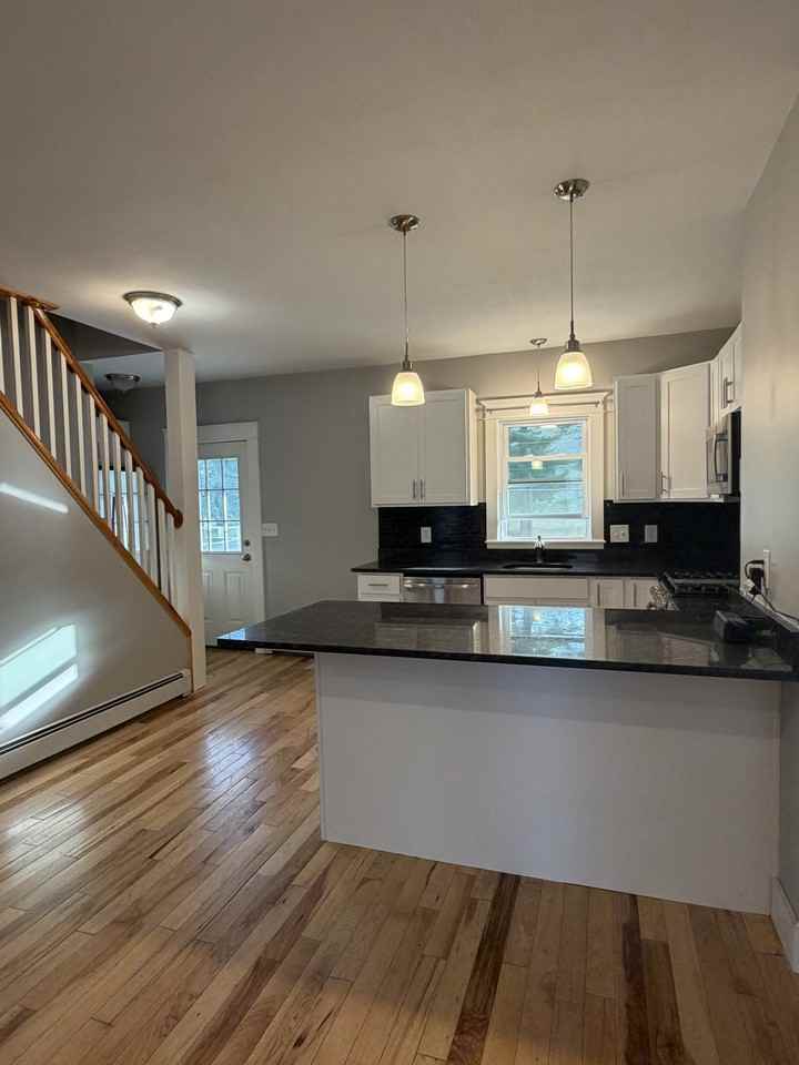 150 Kinsley St #2 - Photo 3 of 22