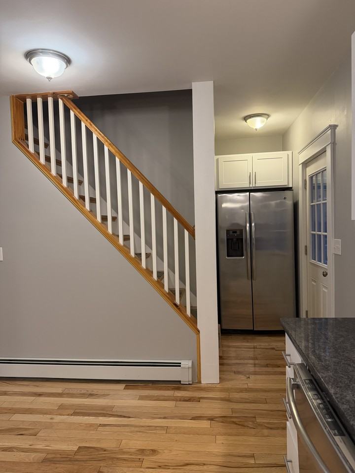 150 Kinsley St #2 - Photo 4 of 22