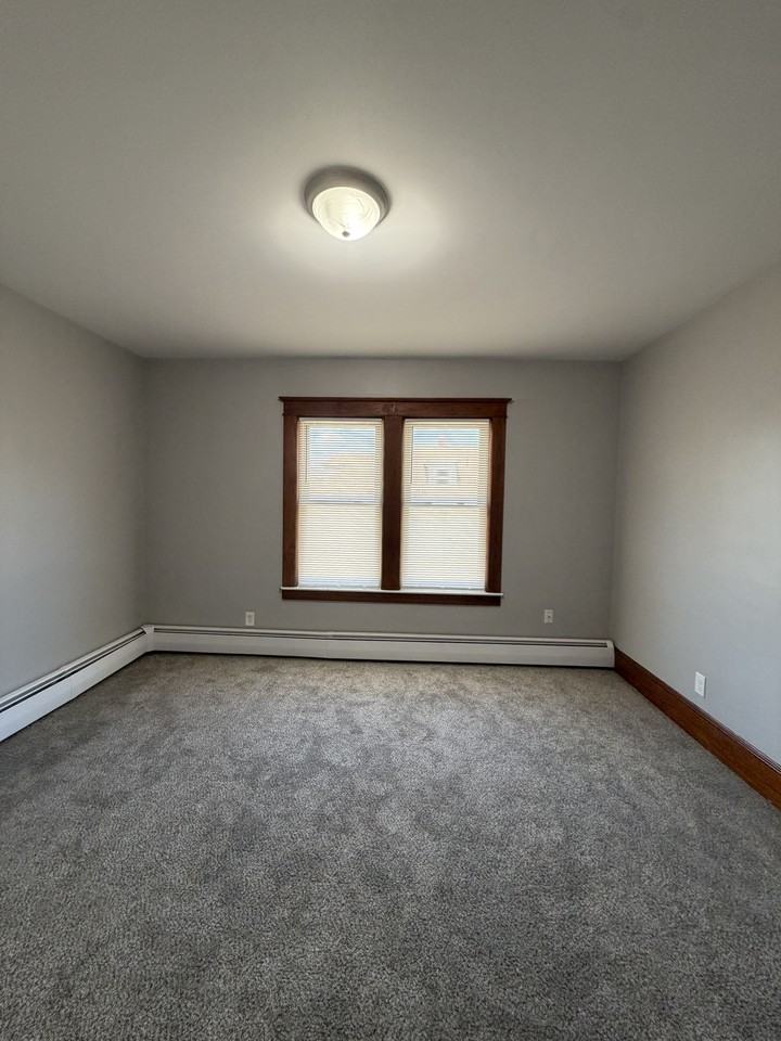 150 Kinsley St #2 - Photo 7 of 22