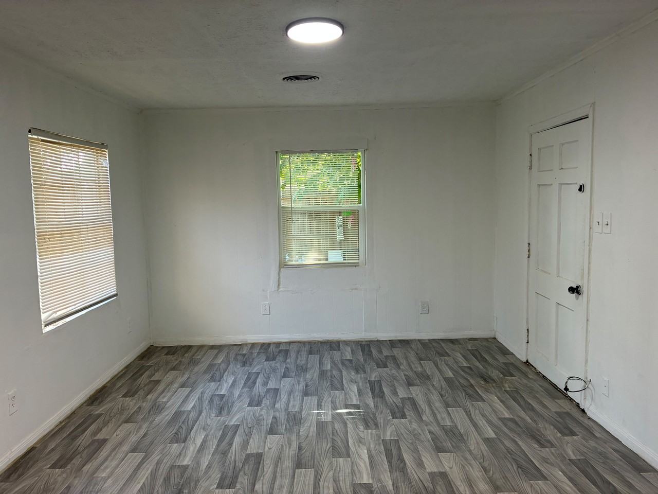 1302 Thomas Ave #NA - Photo 2 of 23