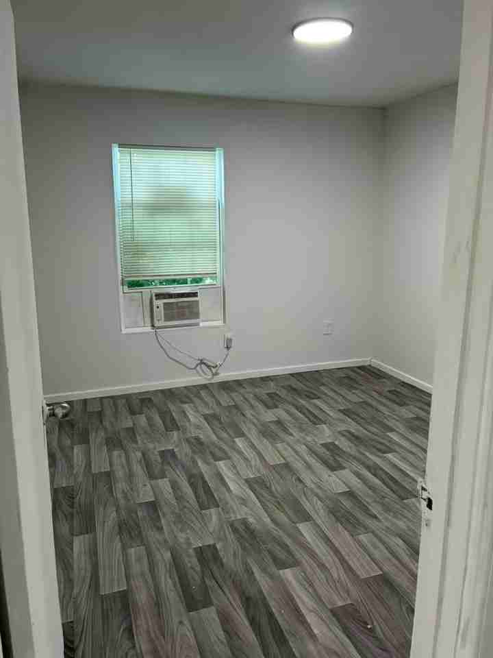 1302 Thomas Ave #NA - Photo 4 of 23