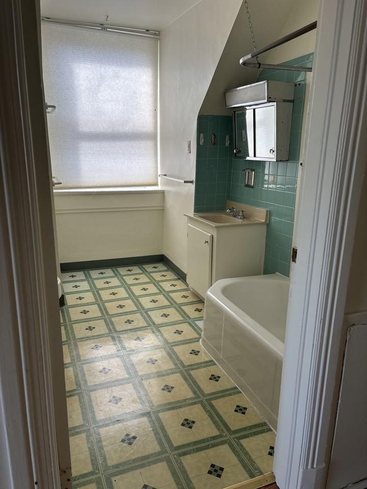 6135 Jackson St #4 - Photo 6 of 20