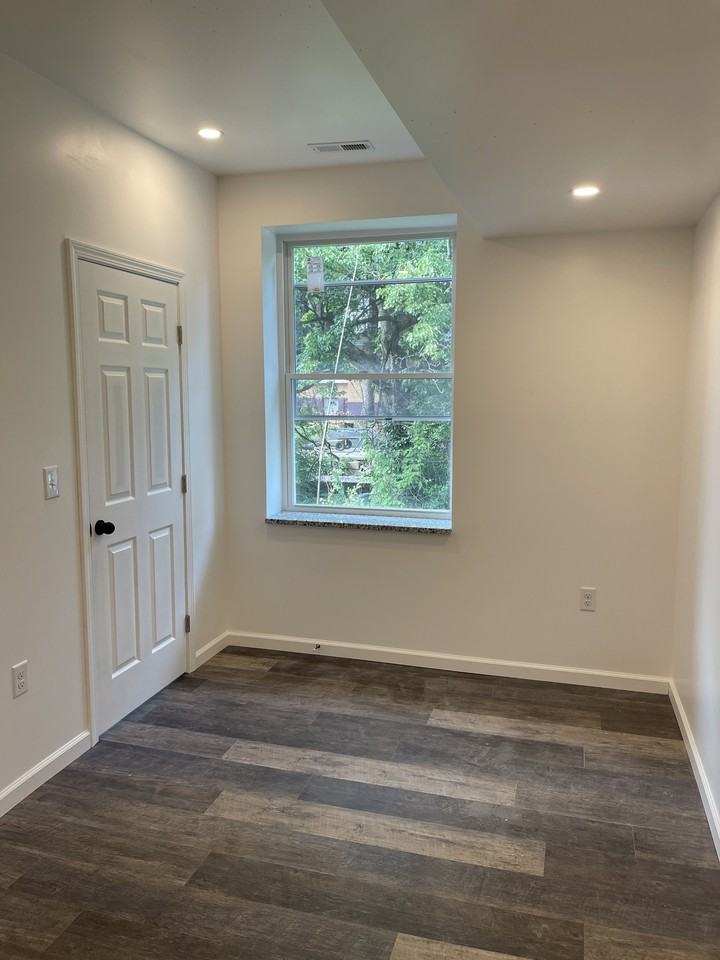 923 Bryn Mawr Rd #1 - Photo 7 of 12