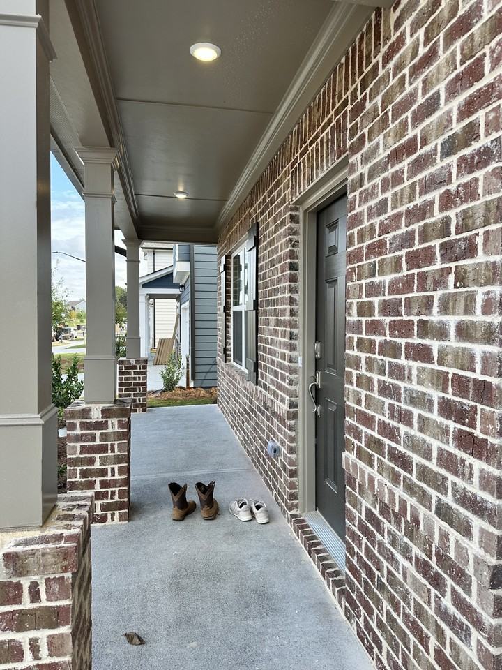 1428 Hunter Trl #NA - Photo 2 of 39