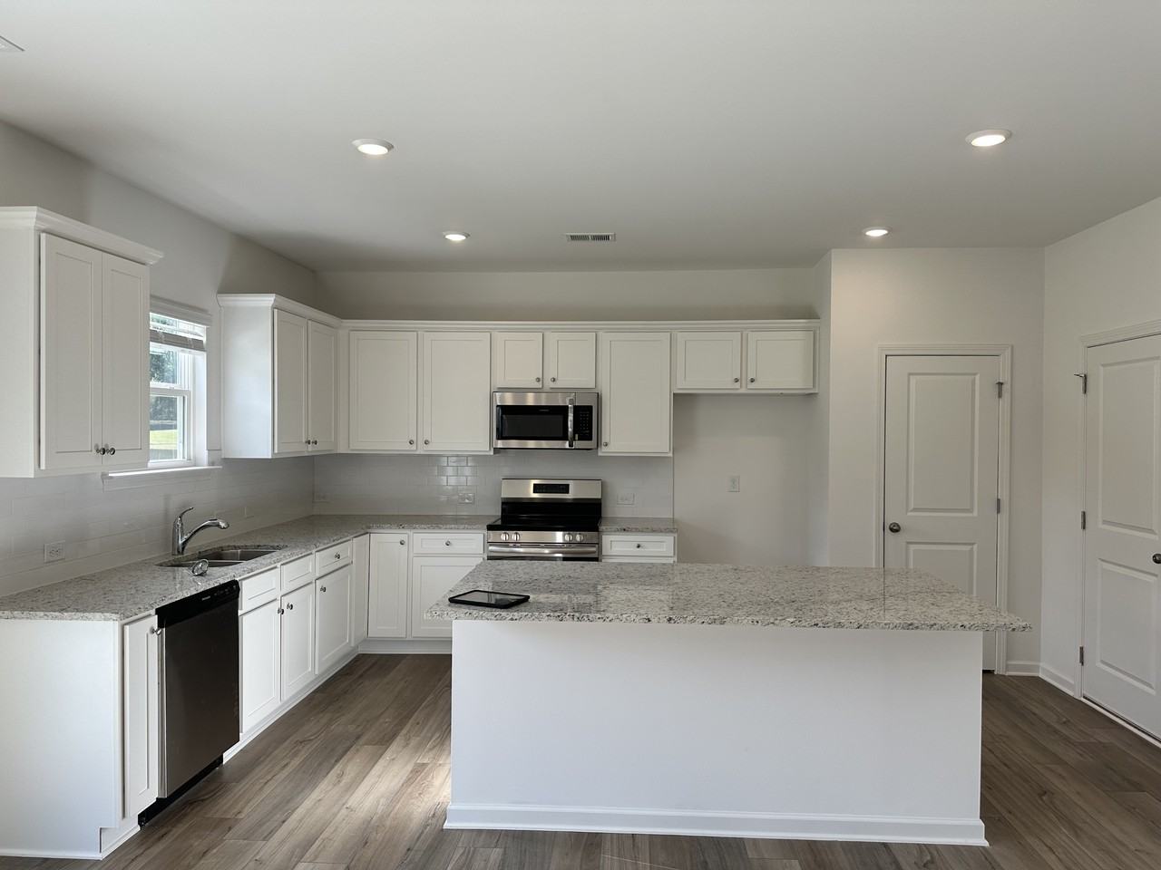1428 Hunter Trl #NA - Photo 4 of 39