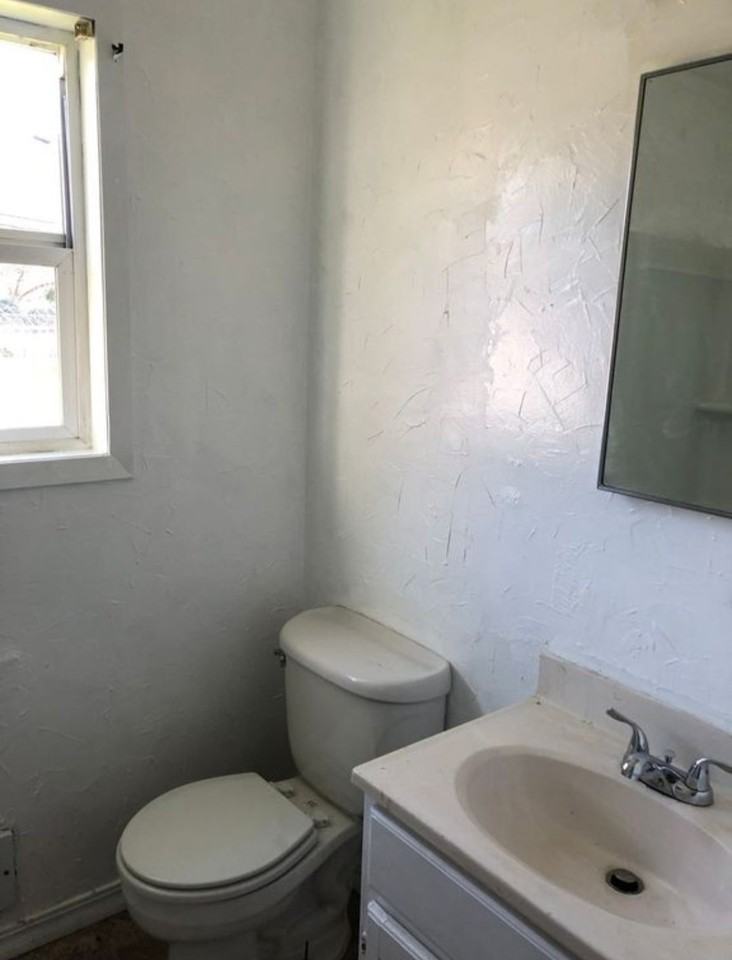 206 N Old Pacific Hwy #NA - Photo 5 of 15