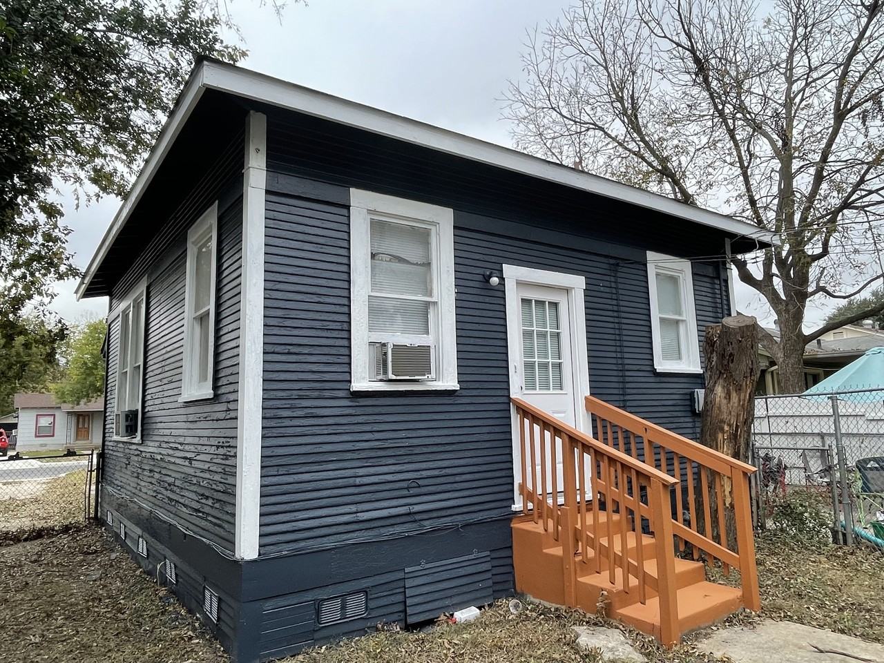 1417 W Elsmere Pl #NA - Photo 2 of 7