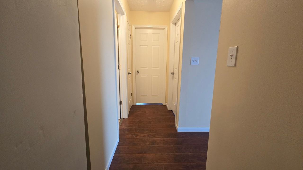 3120 Meriday Ln - Photo 6 of 9