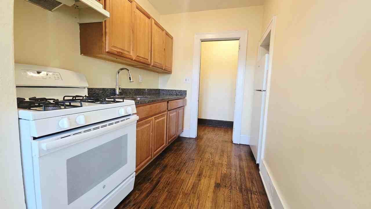 222 N 5th St - Photo 2 of 8
