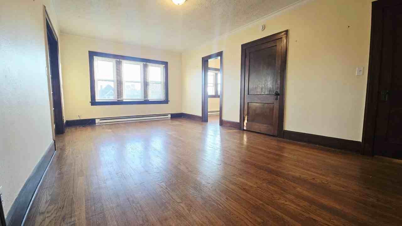 222 N 5th St - Photo 3 of 8